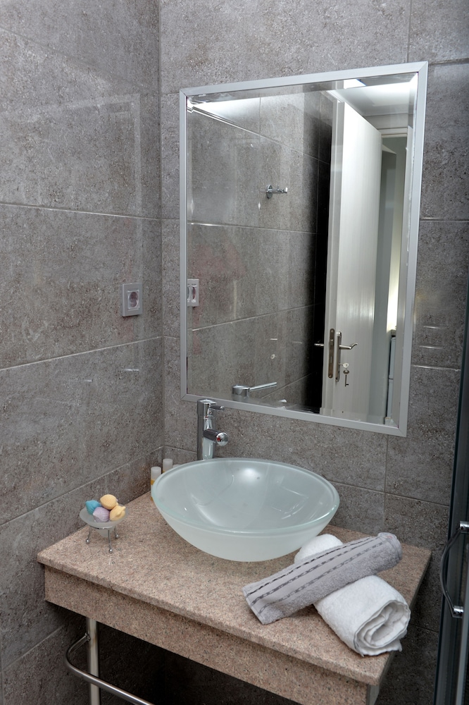 Callinica Hotel — Hotel rooms in Tsilivi, Ionian Islands