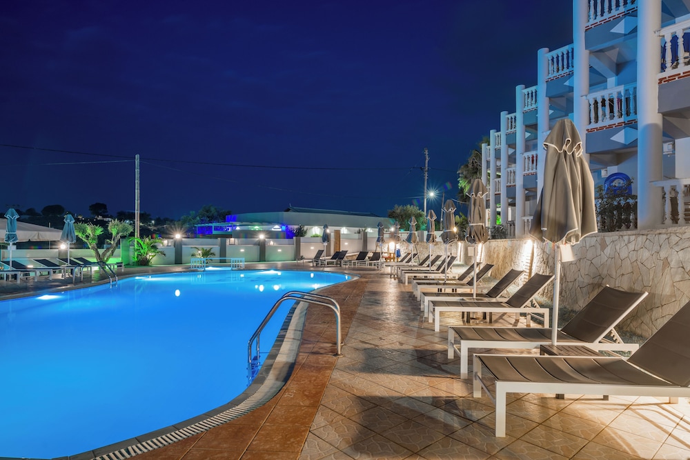 Callinica Hotel — Swimming pool in Tsilivi, Ionian Islands