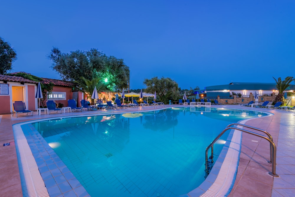 Callinica Hotel — Swimming pool in Tsilivi, Ionian Islands