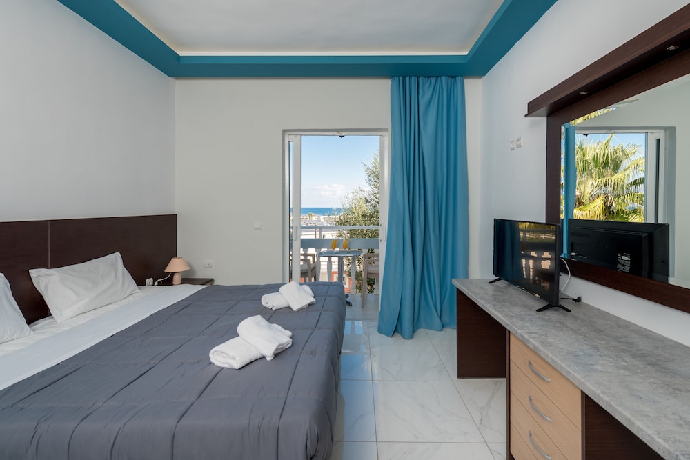 Callinica Hotel — Hotel rooms in Tsilivi, Ionian Islands