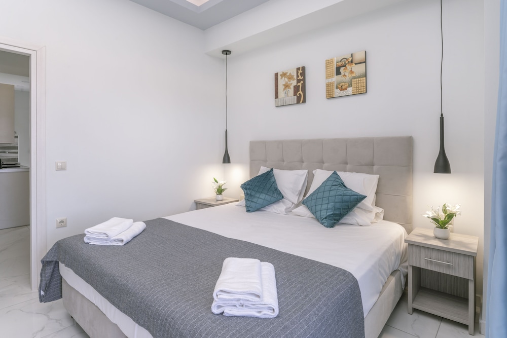 Callinica Hotel — Hotel rooms in Tsilivi, Ionian Islands