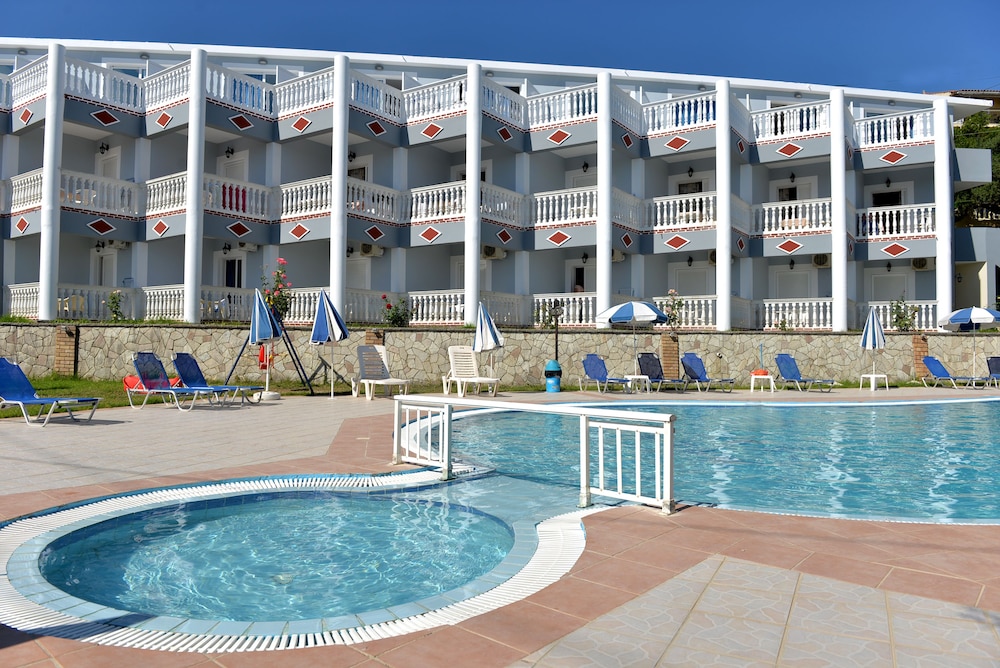 Callinica Hotel — Hotel building in Tsilivi, Ionian Islands