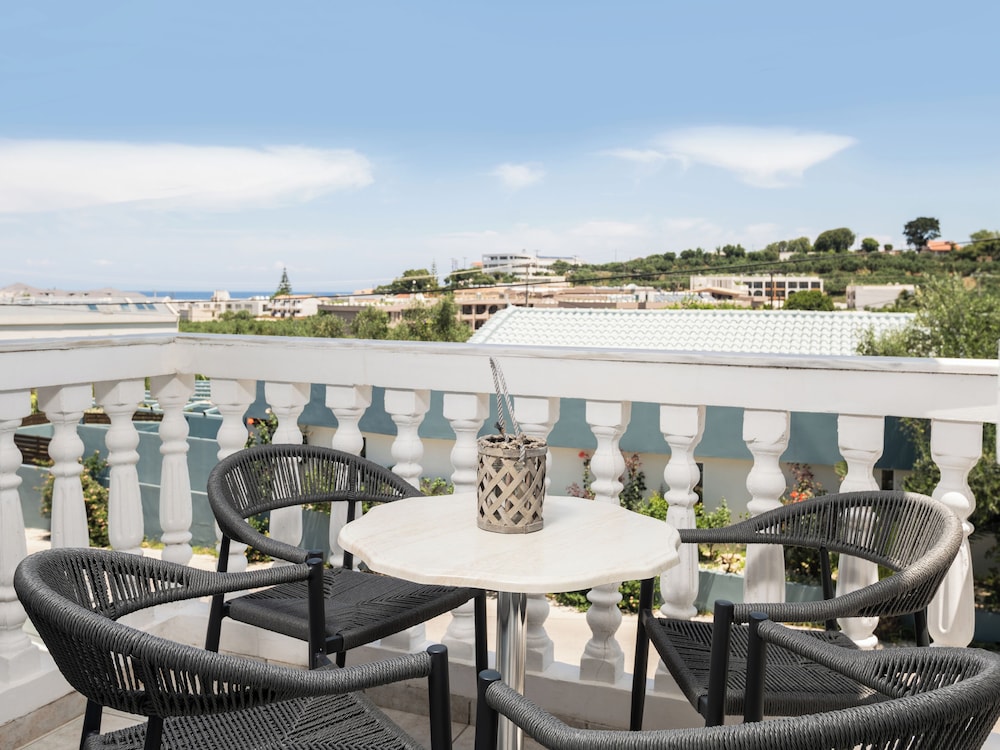Callinica Hotel — Hotel building in Tsilivi, Ionian Islands