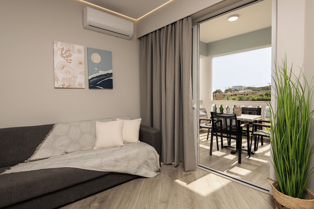 Callinica Hotel — Hotel rooms in Tsilivi, Ionian Islands