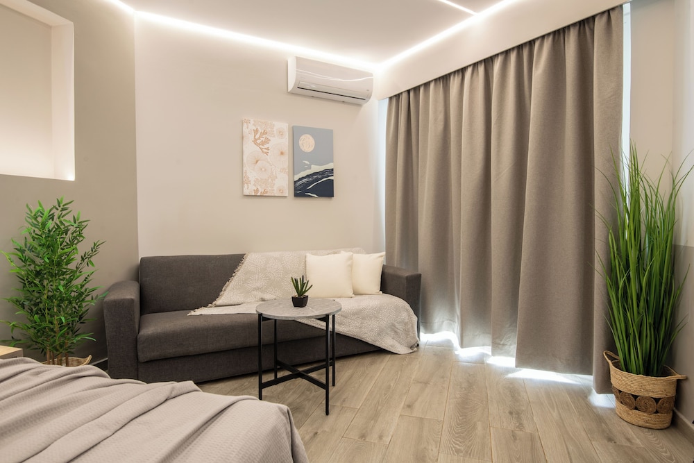 Callinica Hotel — Hotel rooms in Tsilivi, Ionian Islands