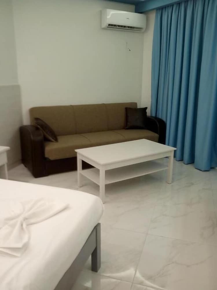 Callinica Hotel — Hotel rooms in Tsilivi, Ionian Islands