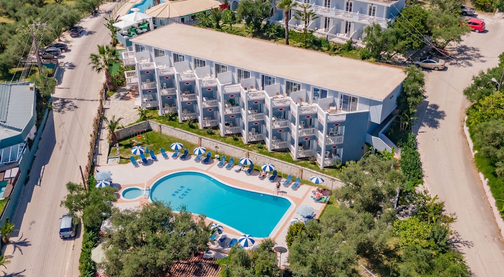 Callinica Hotel — Hotel building in Tsilivi, Ionian Islands