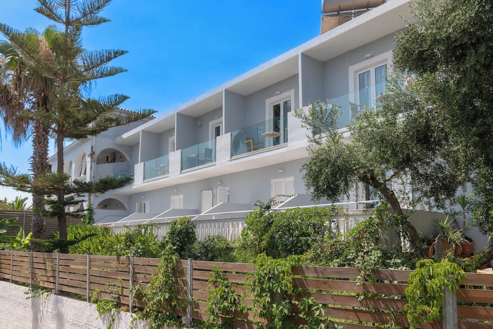 Callinica Hotel — Hotel building in Tsilivi, Ionian Islands