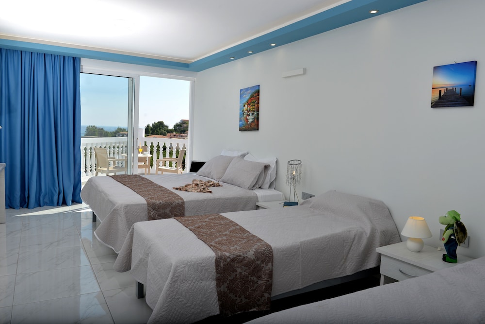 Callinica Hotel — Hotel rooms in Tsilivi, Ionian Islands