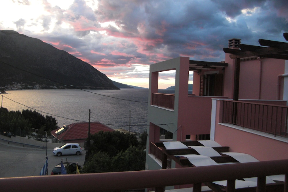 Anastazia Hotel — Hotel building in Poros, Ionian Islands