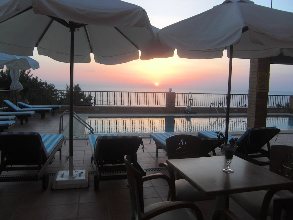 Anastazia Hotel — Swimming pool in Poros, Ionian Islands