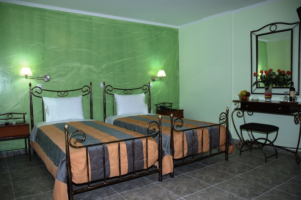 Anastazia Hotel — Hotel rooms in Poros, Ionian Islands