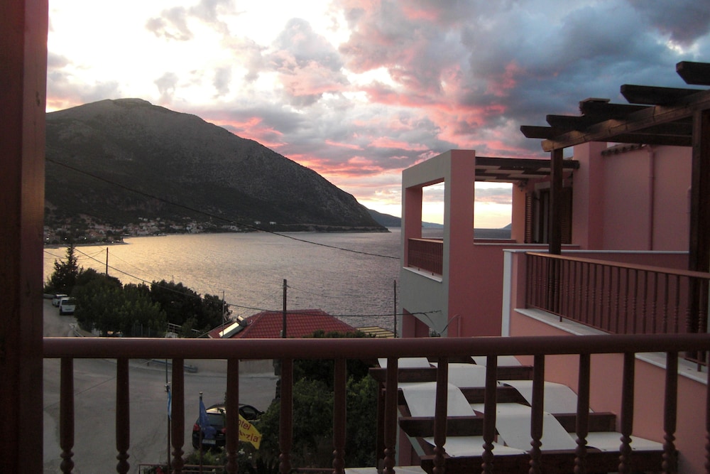 Anastazia Hotel — Hotel building in Poros, Ionian Islands