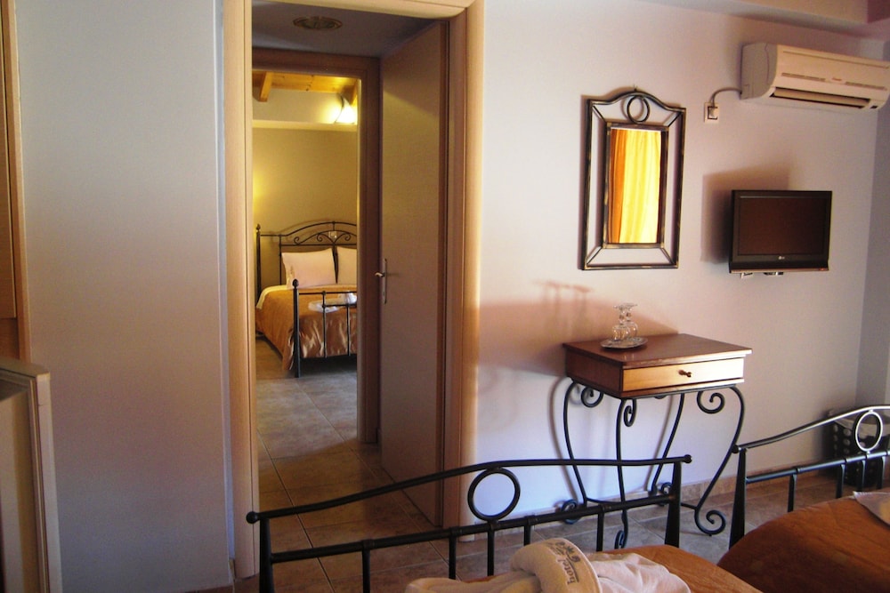 Anastazia Hotel — Hotel rooms in Poros, Ionian Islands