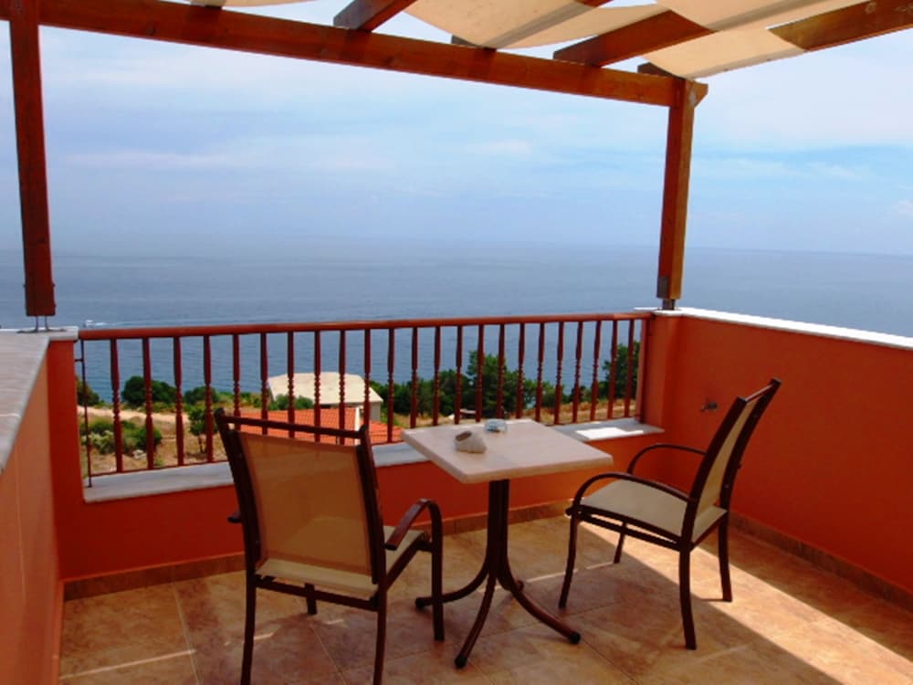 Anastazia Hotel — Hotel rooms in Poros, Ionian Islands