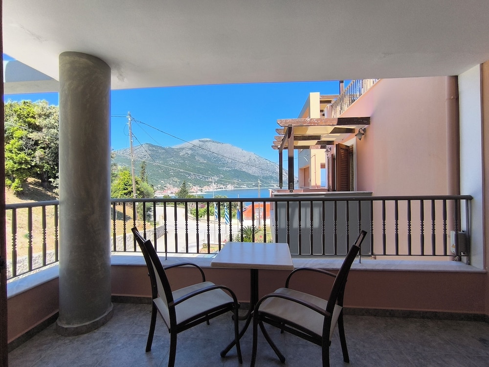 Anastazia Hotel — Hotel building in Poros, Ionian Islands
