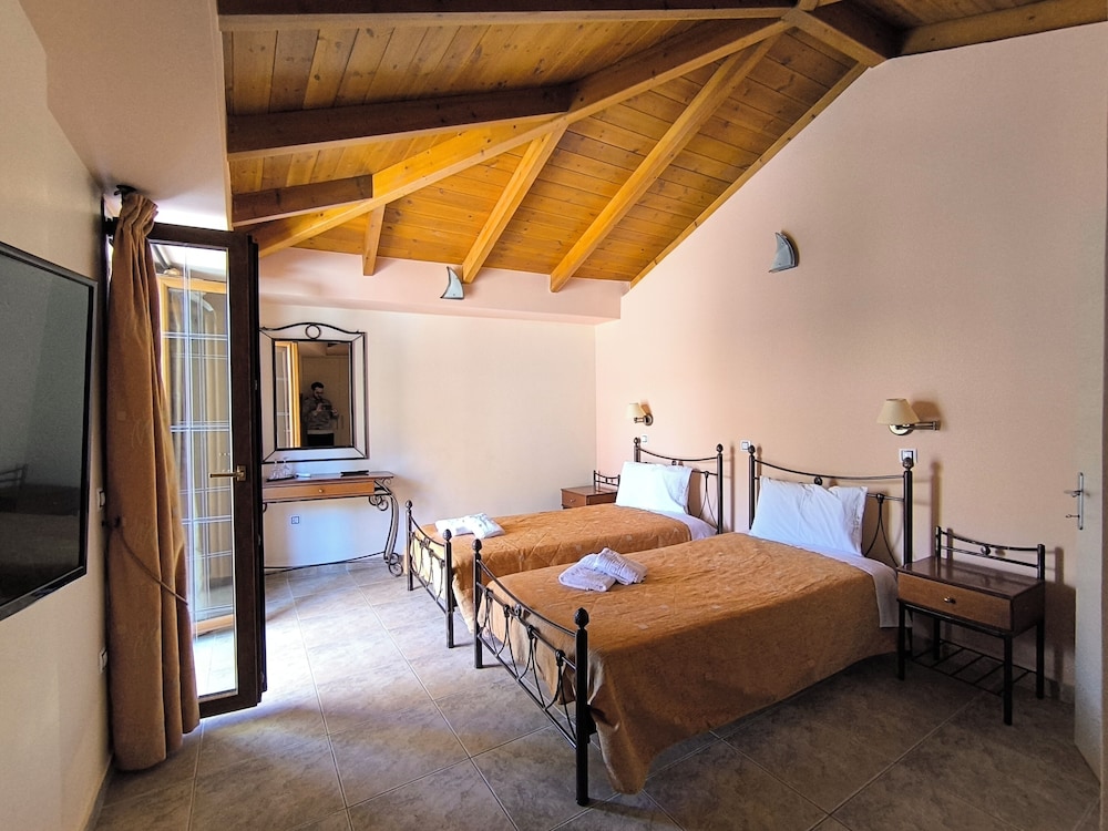 Anastazia Hotel — Hotel rooms in Poros, Ionian Islands