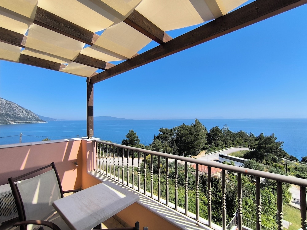 Anastazia Hotel — Hotel building in Poros, Ionian Islands