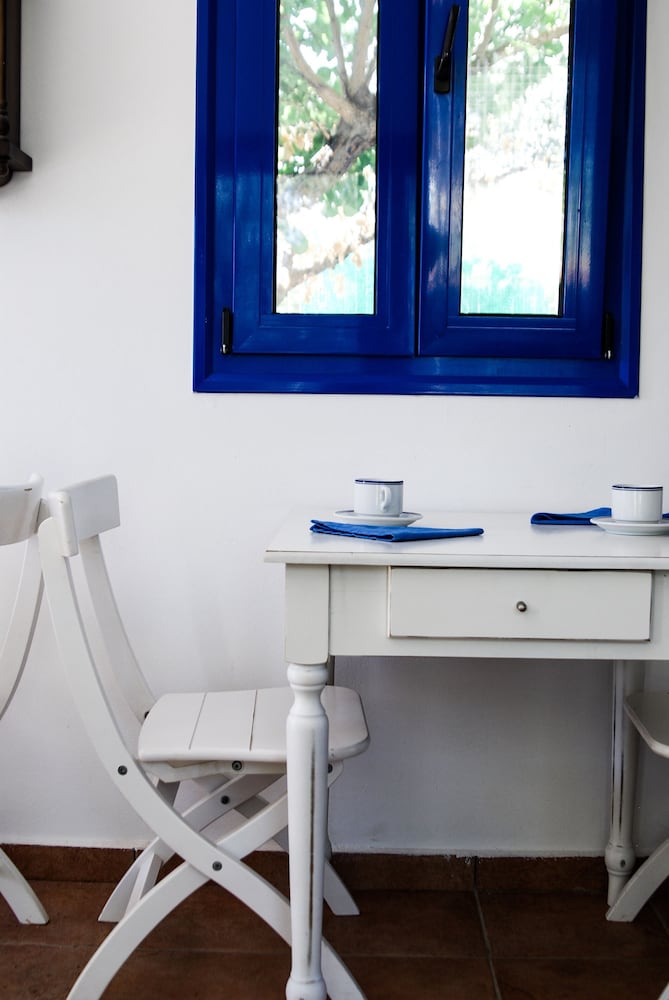 Katikies Studios & Apartments — Hotel rooms in Lardos, South Aegean