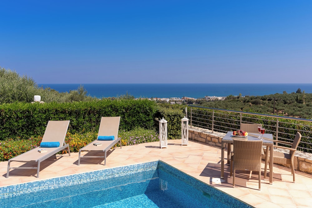 Carme Villas — Swimming pool in Rethymnon