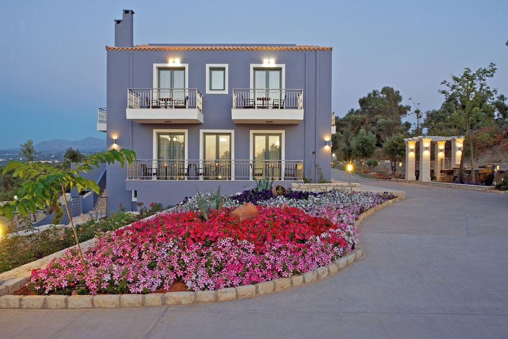 Carme Villas — Hotel building in Rethymnon