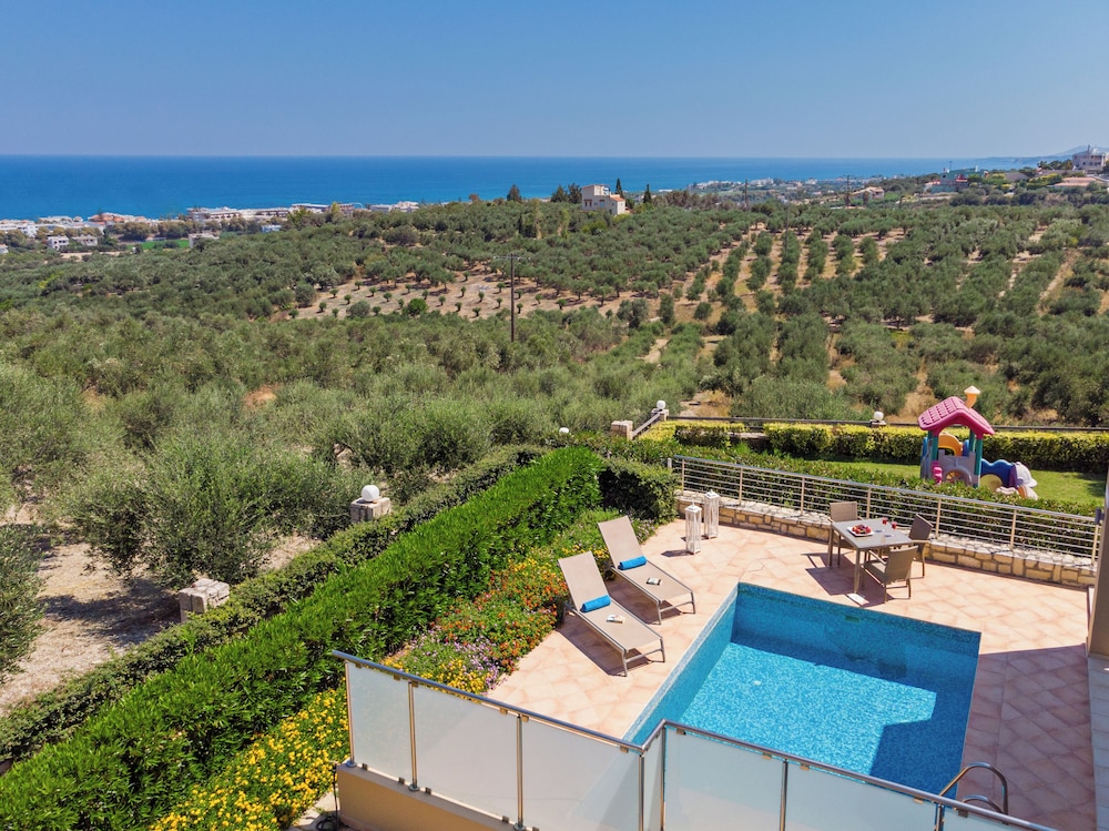 Carme Villas — Swimming pool in Rethymnon
