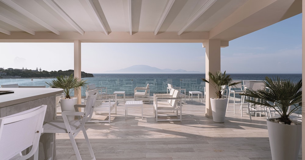 Alexandra Beach Resort & Spa — Restaurant & bars in Tsilivi, Ionian Islands