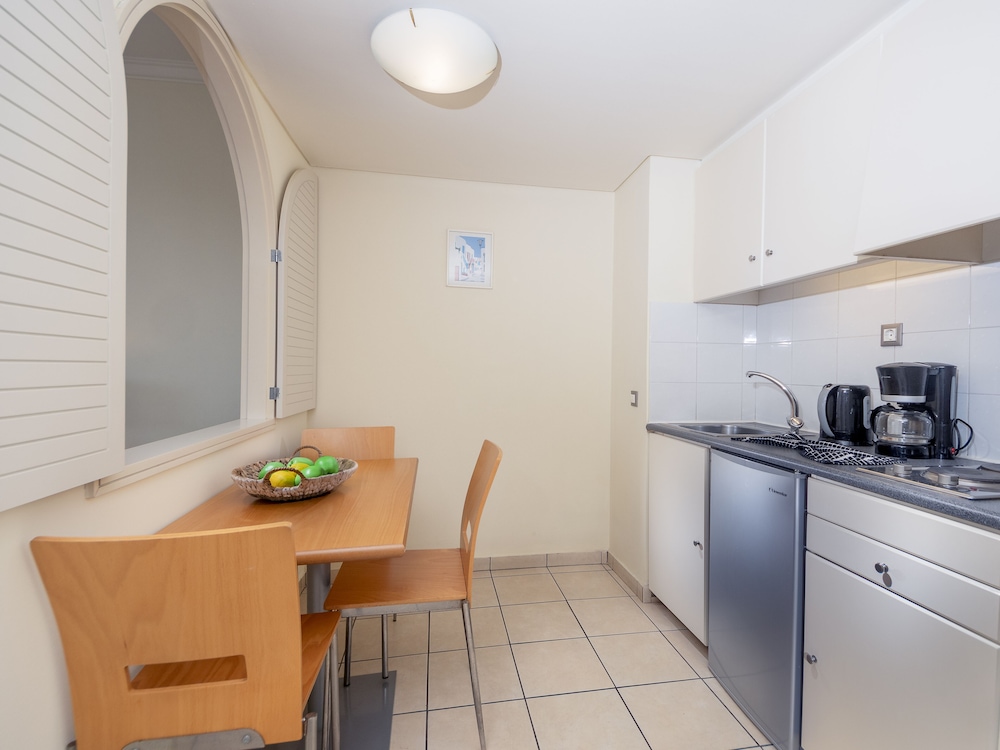 Athineon Hotel — Hotel rooms in Rhodes Town, South Aegean