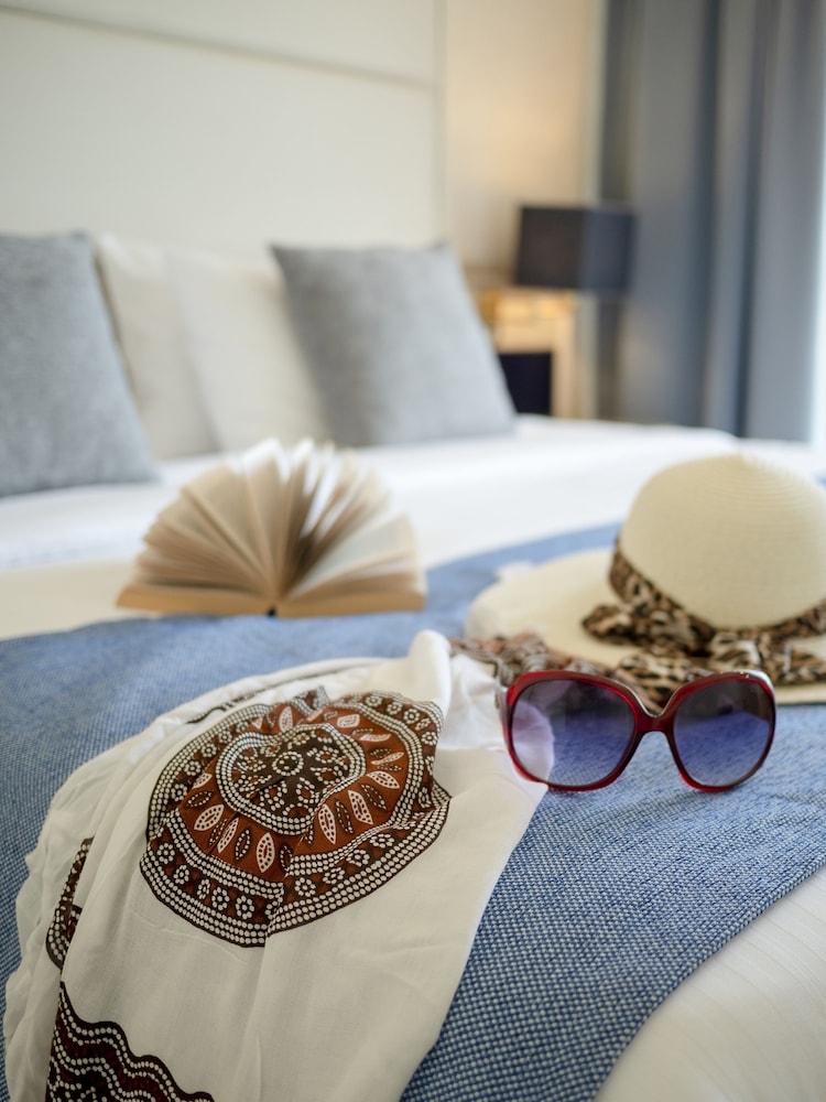 Athineon Hotel — Hotel rooms in Rhodes Town, South Aegean