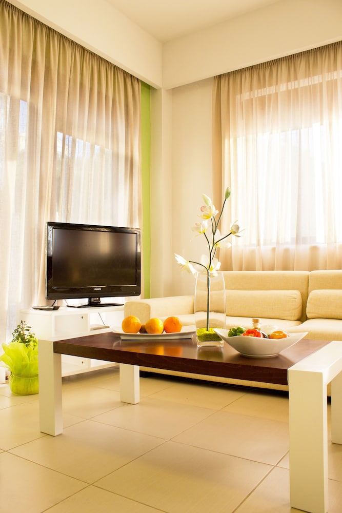 Esthisis Suites Chania — Hotel rooms in Platanias