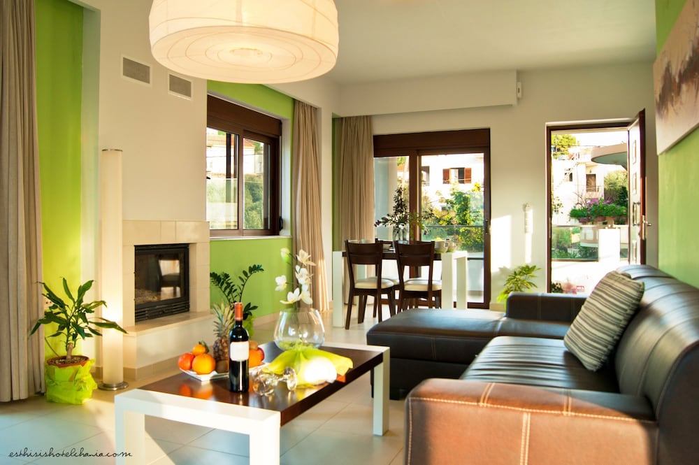 Esthisis Suites Chania — Hotel rooms in Platanias