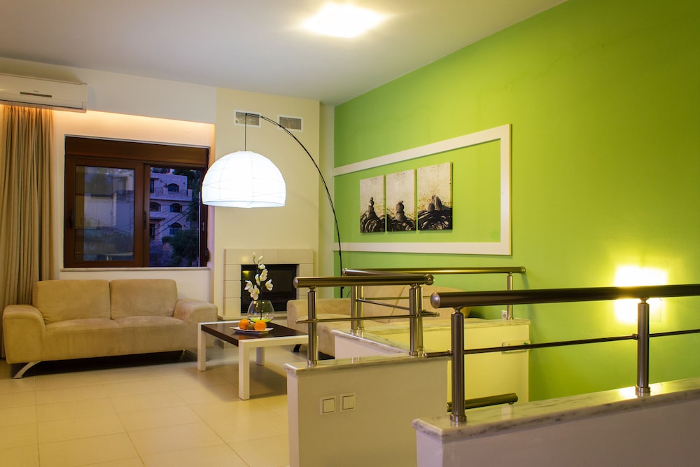 Esthisis Suites Chania — Hotel rooms in Platanias