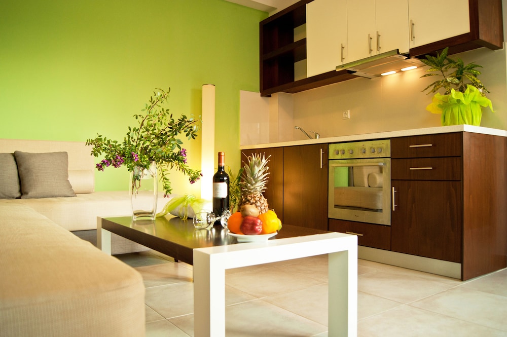 Esthisis Suites Chania — Hotel rooms in Platanias
