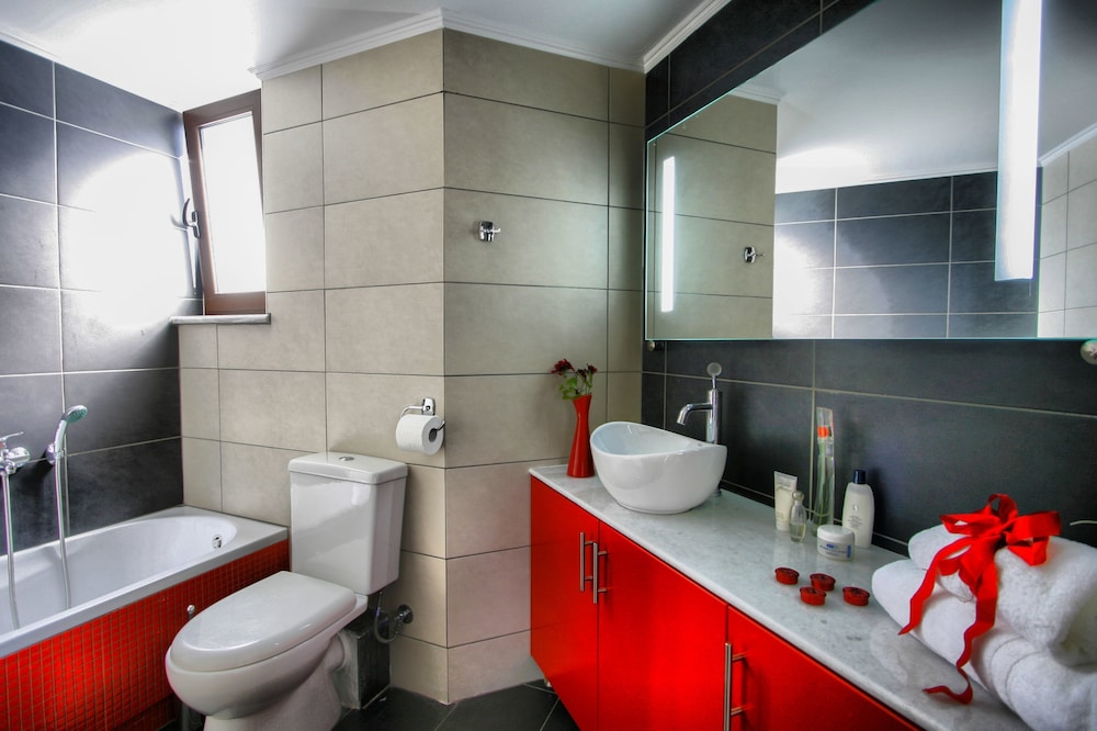 Esthisis Suites Chania — Hotel rooms in Platanias