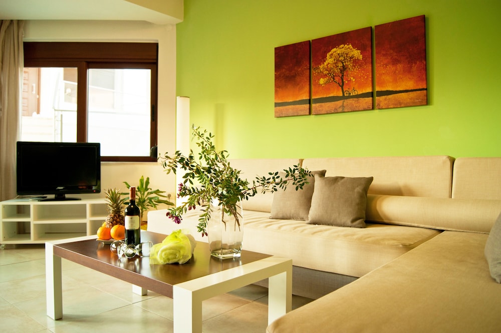 Esthisis Suites Chania — Hotel rooms in Platanias