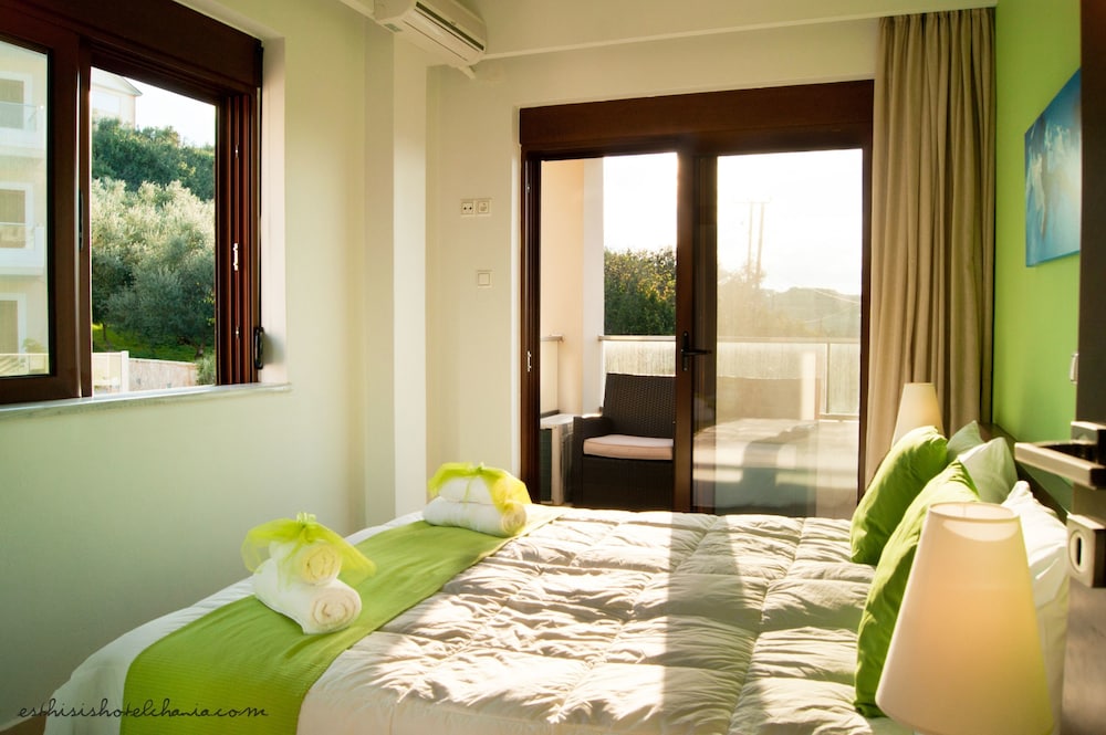 Esthisis Suites Chania — Hotel rooms in Platanias