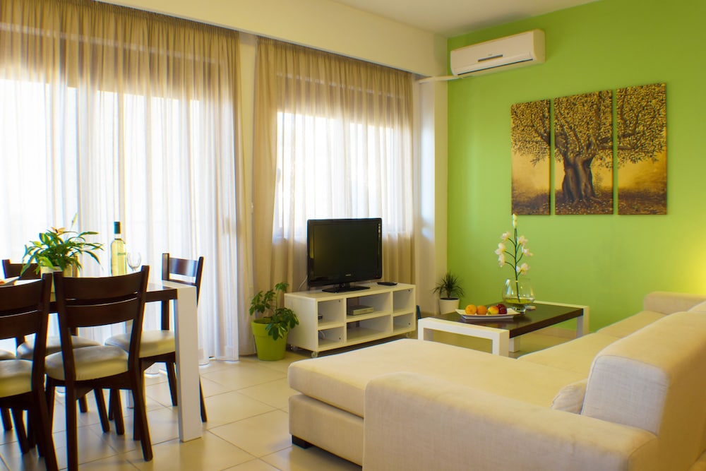 Esthisis Suites Chania — Hotel rooms in Platanias