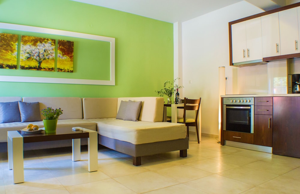 Esthisis Suites Chania — Hotel rooms in Platanias