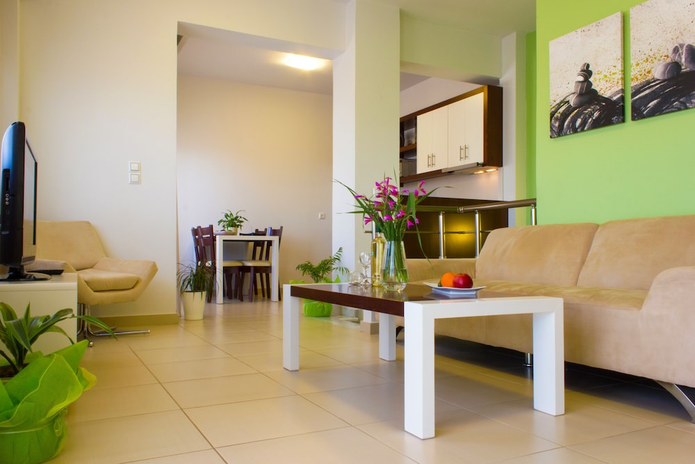Esthisis Suites Chania — Hotel rooms in Platanias