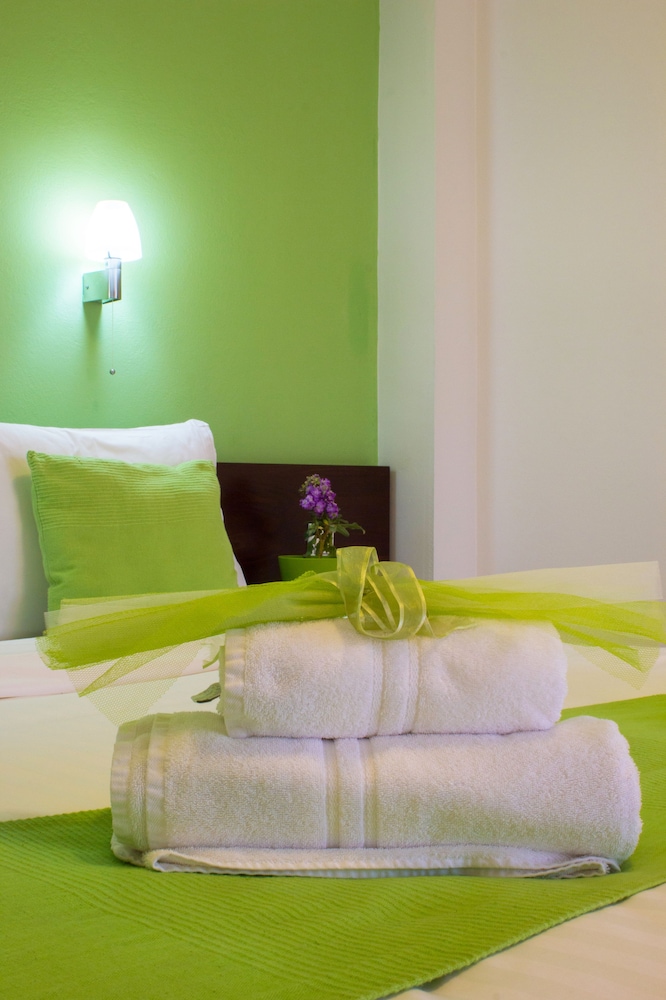 Esthisis Suites Chania — Hotel rooms in Platanias