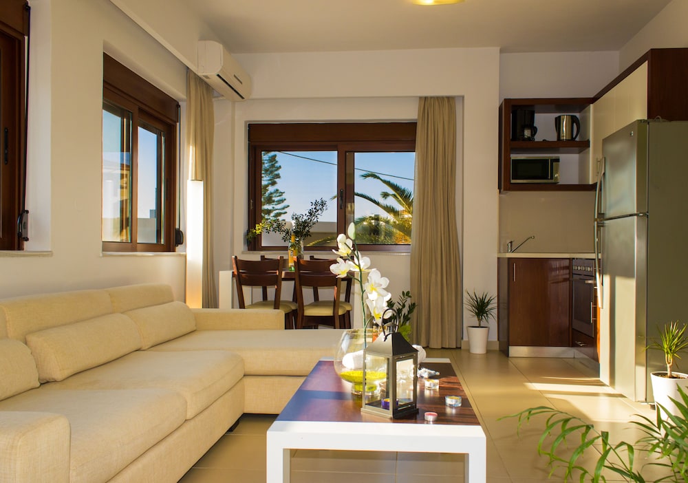 Esthisis Suites Chania — Hotel rooms in Platanias