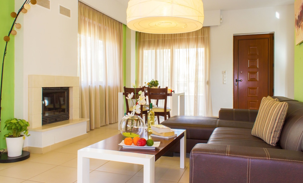 Esthisis Suites Chania — Hotel rooms in Platanias