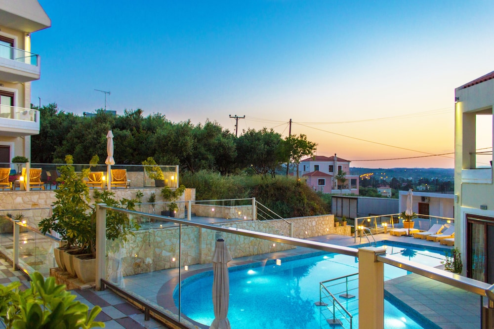 Esthisis Suites Chania — Swimming pool in Platanias