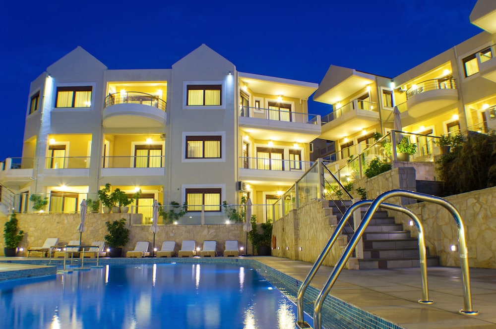 Esthisis Suites Chania — Main photo in Platanias