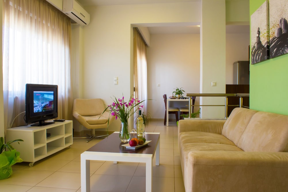 Esthisis Suites Chania — Hotel rooms in Platanias
