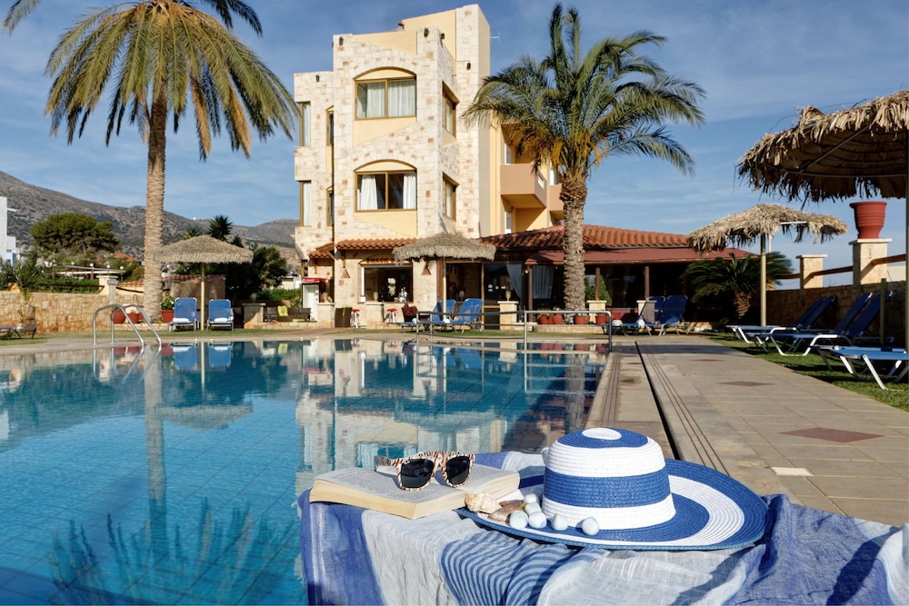 Danelis Studios and Apartments — Swimming pool in Malia