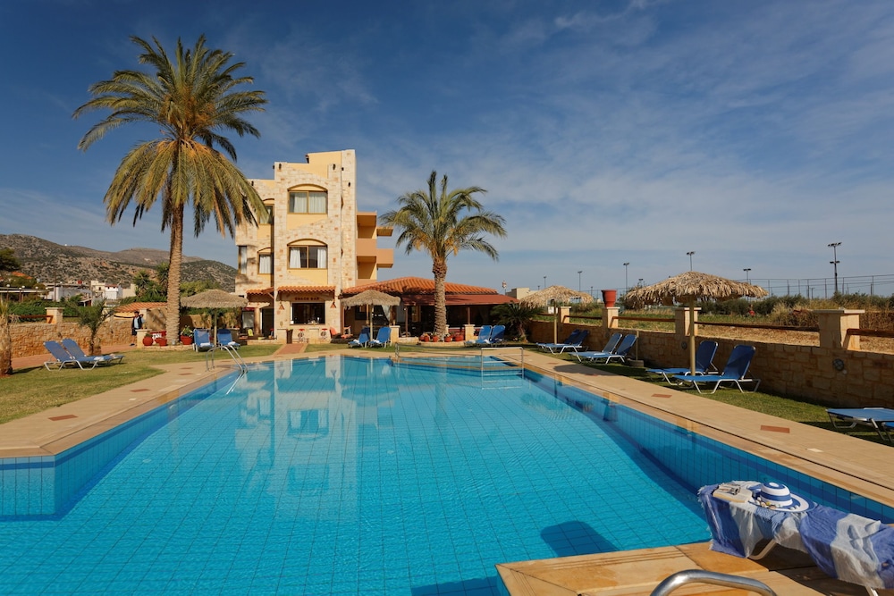 Danelis Studios and Apartments — Swimming pool in Malia
