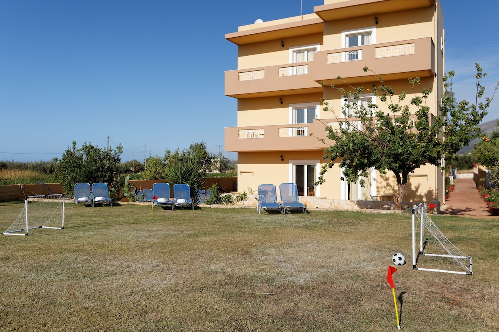 Danelis Studios and Apartments — Hotel building in Malia