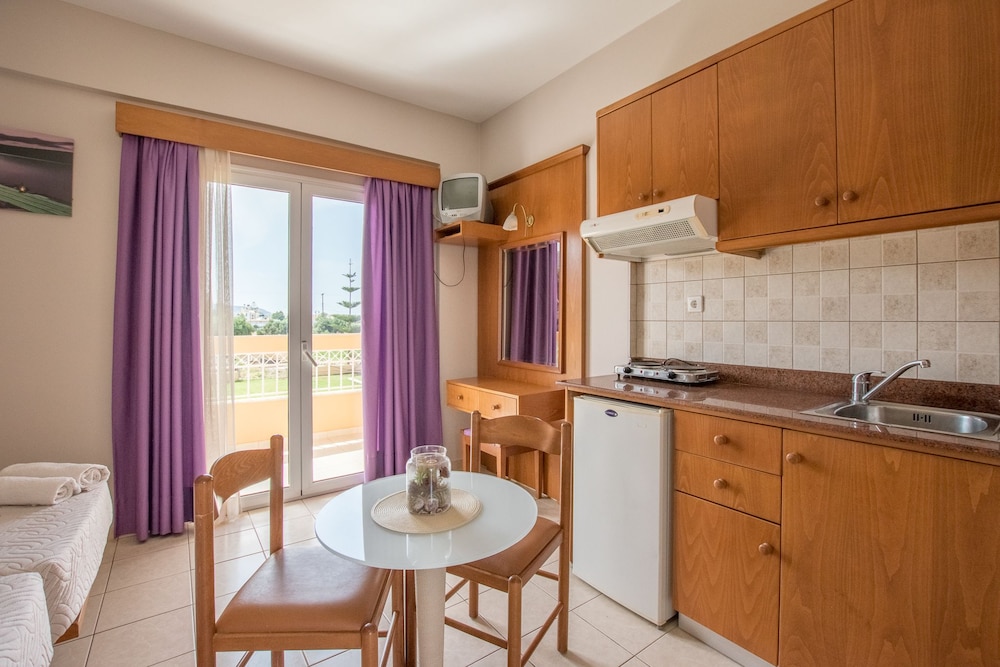 Danelis Studios and Apartments — Hotel rooms in Malia