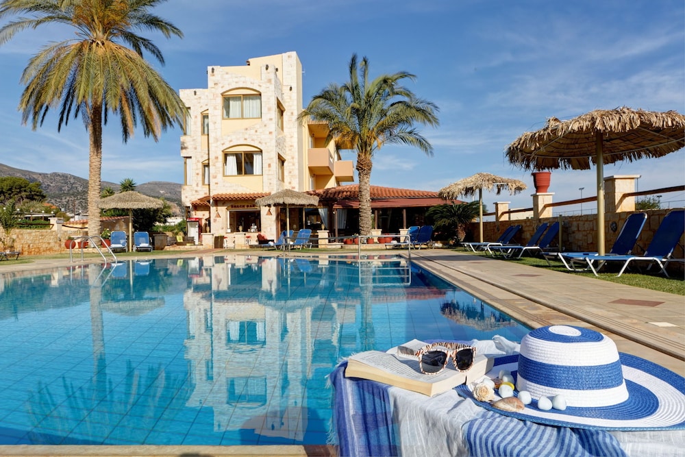 Danelis Studios and Apartments — Swimming pool in Malia